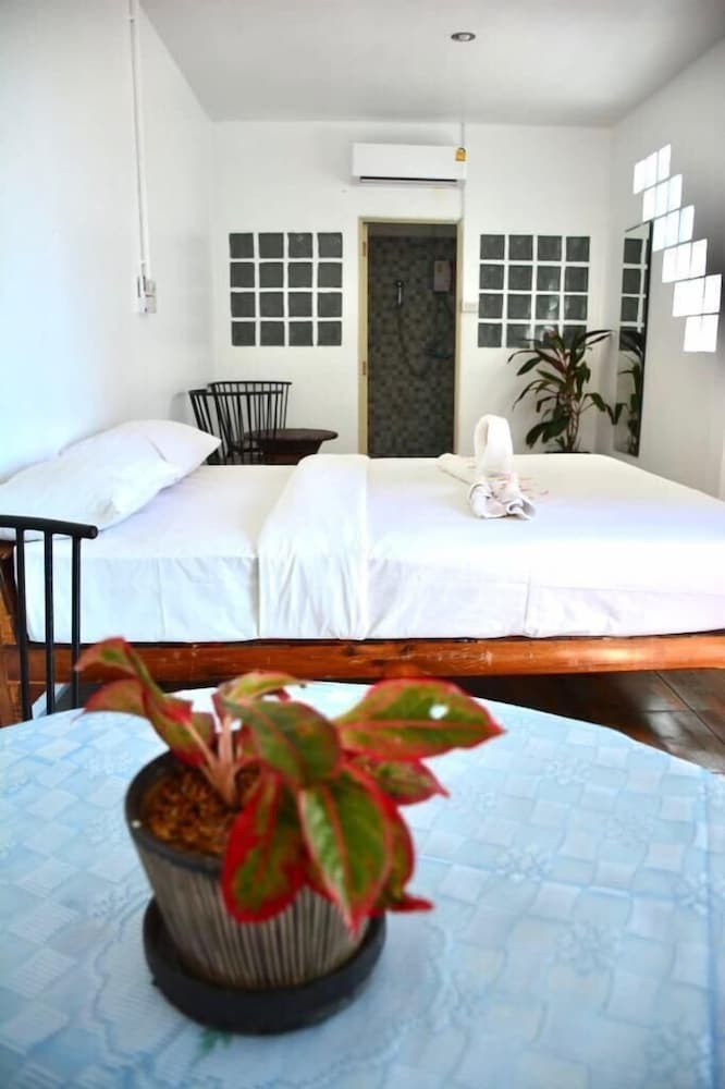 Hostal La Villa - Adults Only