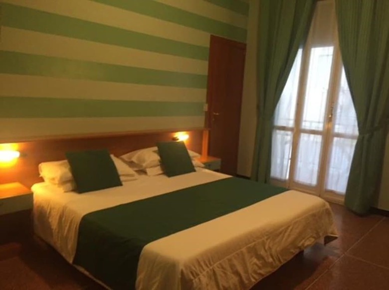 Hotel Glory
