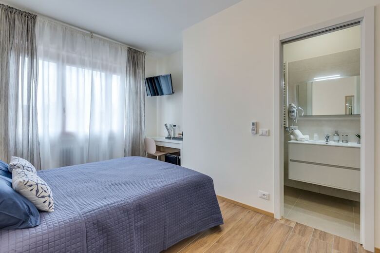 Hotel Rooms Vidar Train Station