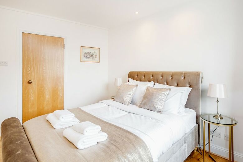 Great Mayfair Apartment - Sleeps 6
