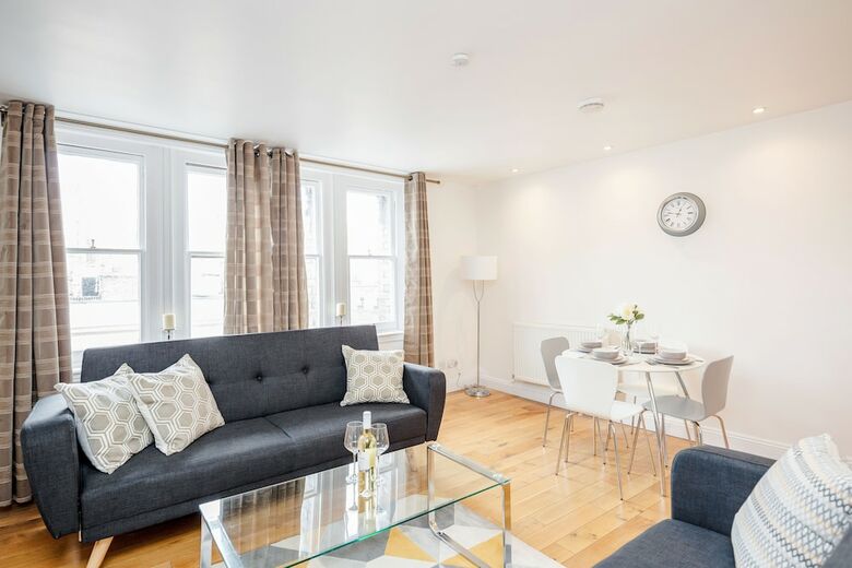 Great Mayfair Apartment - Sleeps 6