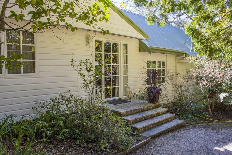 Bygone Beautys Cottages - Bronte Cottage