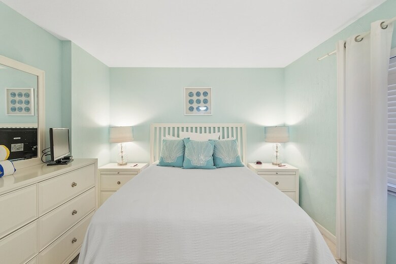 Tropical Suites At Sunglow Resort