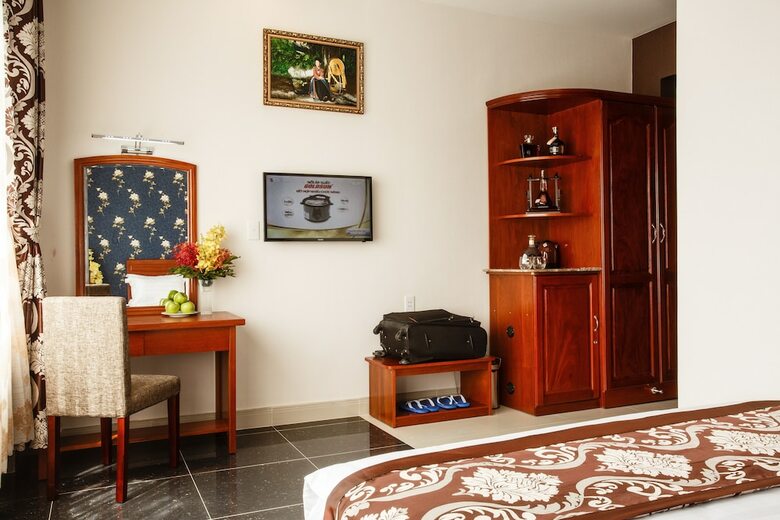 Long Bao Chau Hotel