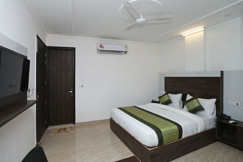 Airport Hotel Ambience Inn