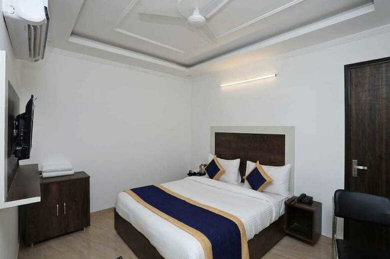Airport Hotel Ambience Inn