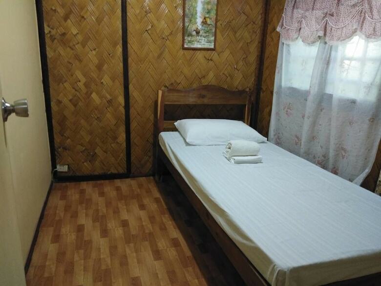 Hotel Nelly's Nipa Hut