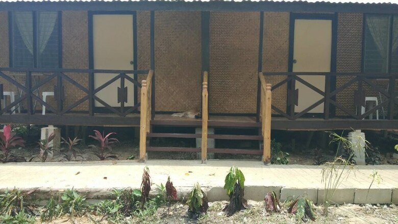 Hotel Nelmann's Nipa Huts