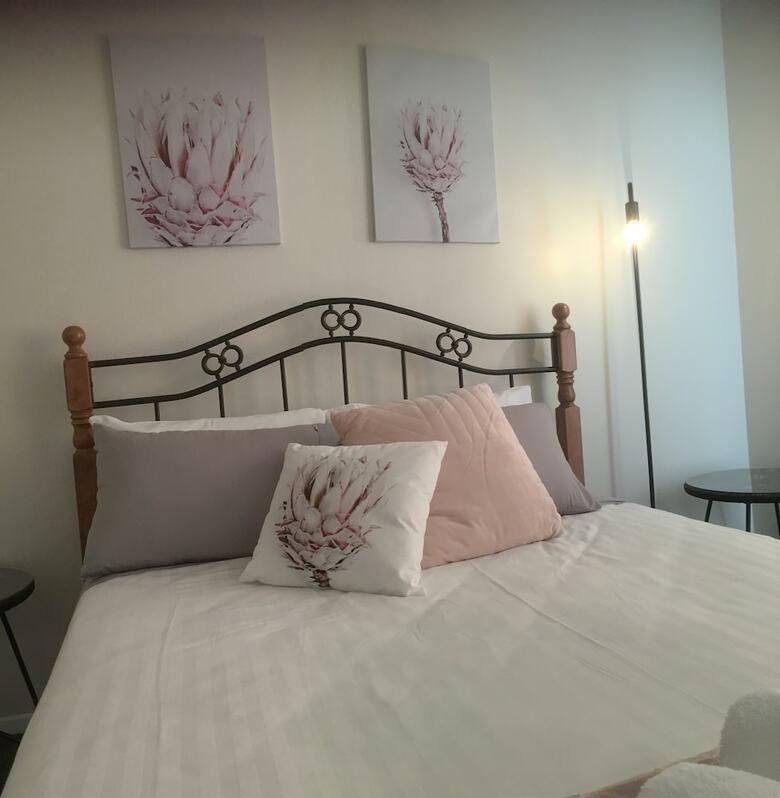 3ree Spacious & Charming Apartment