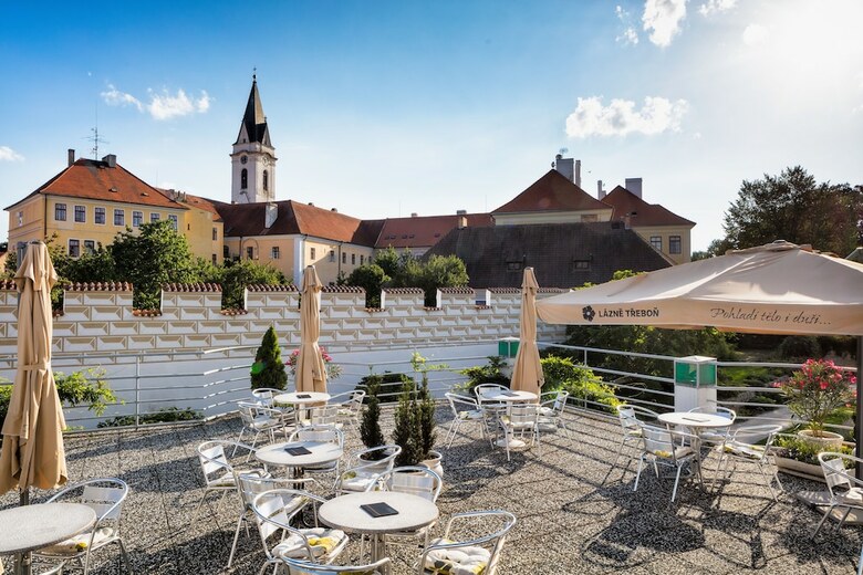Hotel L�zn? Aurora