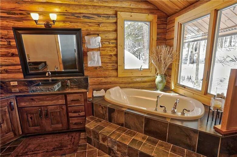 Black Bear Lodge (Private Home) Holiday Home 4