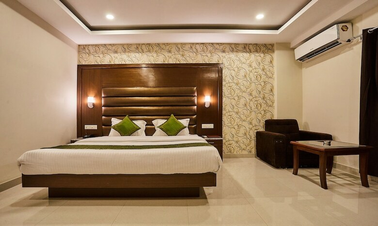 Posada Treebo Trend Grand Legacy Elite