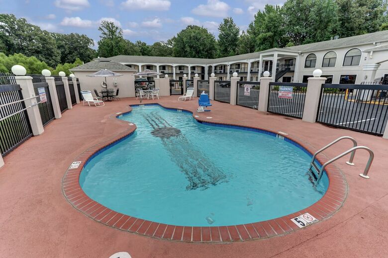 Hotel Memorylane Inn & Suites