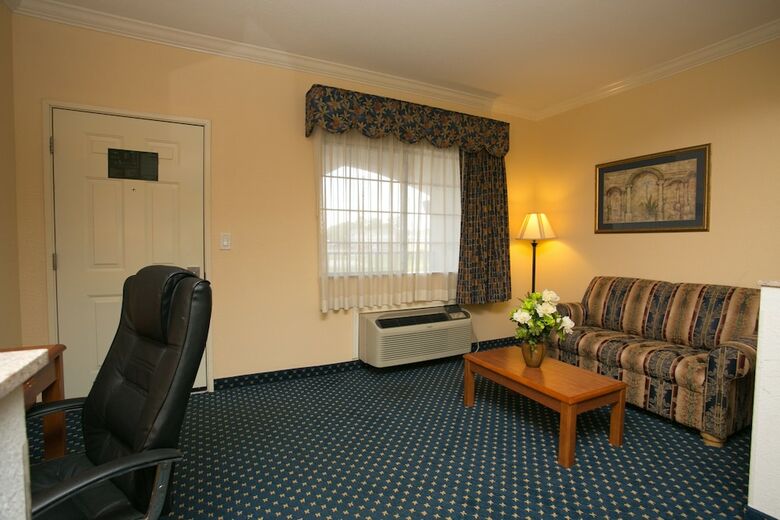 Hotel Memorylane Inn & Suites