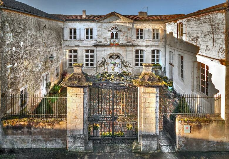 Bed & Breakfast H�tel de Cours de Thomazeau