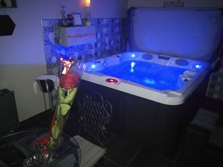 Hotel Au Plaisir Des Sens - Jacuzzi
