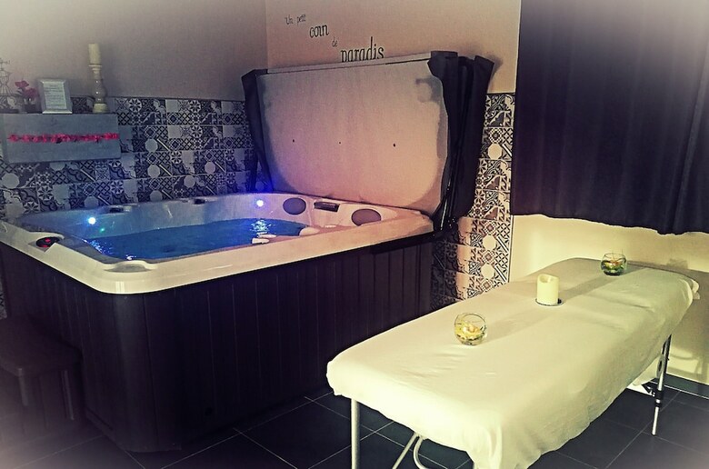 Hotel Au Plaisir Des Sens - Jacuzzi