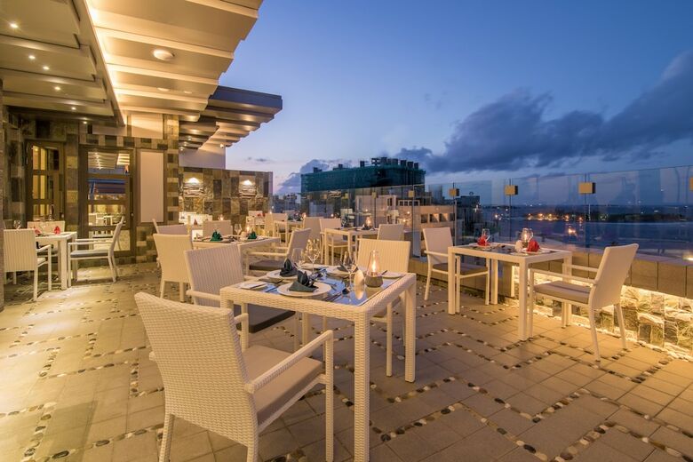 Hotel Samann Grand