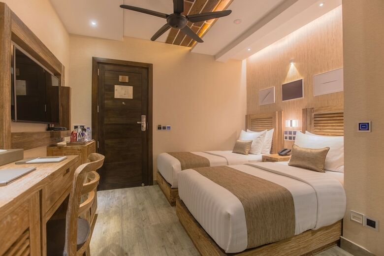 Hotel Samann Grand