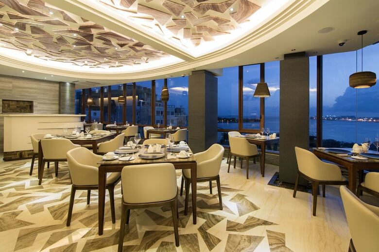 Hotel Samann Grand