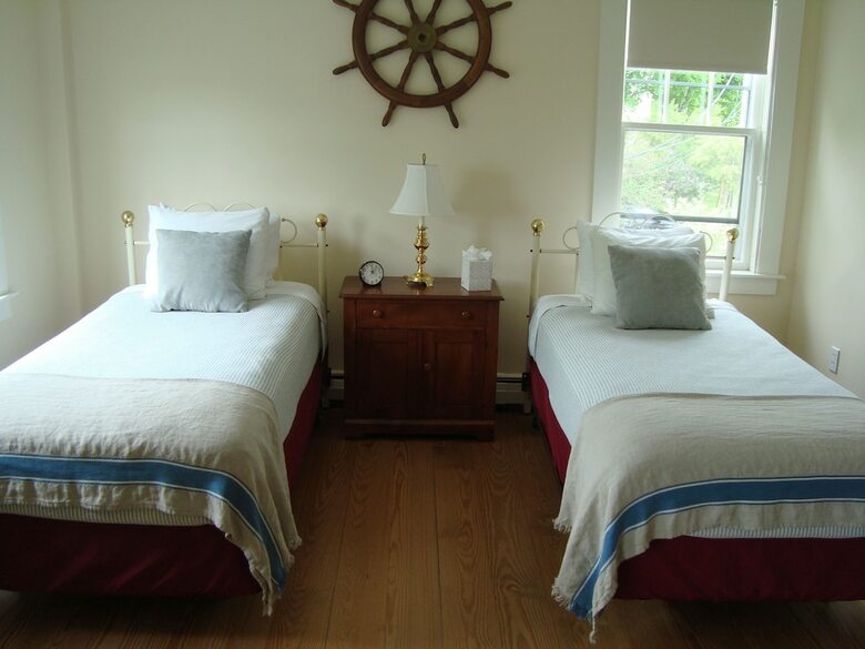 Hotel East Wind Inn