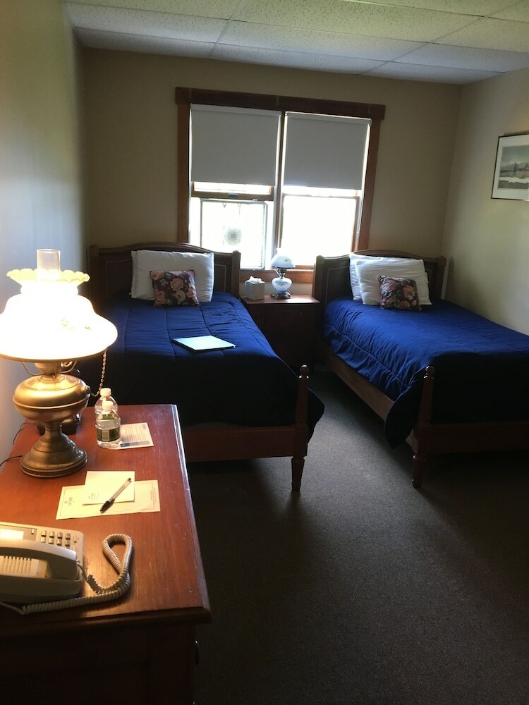Hotel East Wind Inn