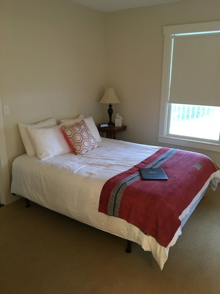 Hotel East Wind Inn