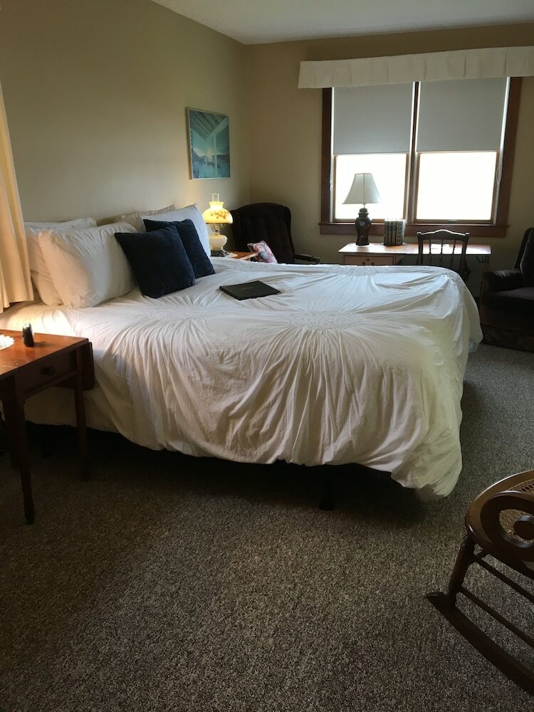 Hotel East Wind Inn