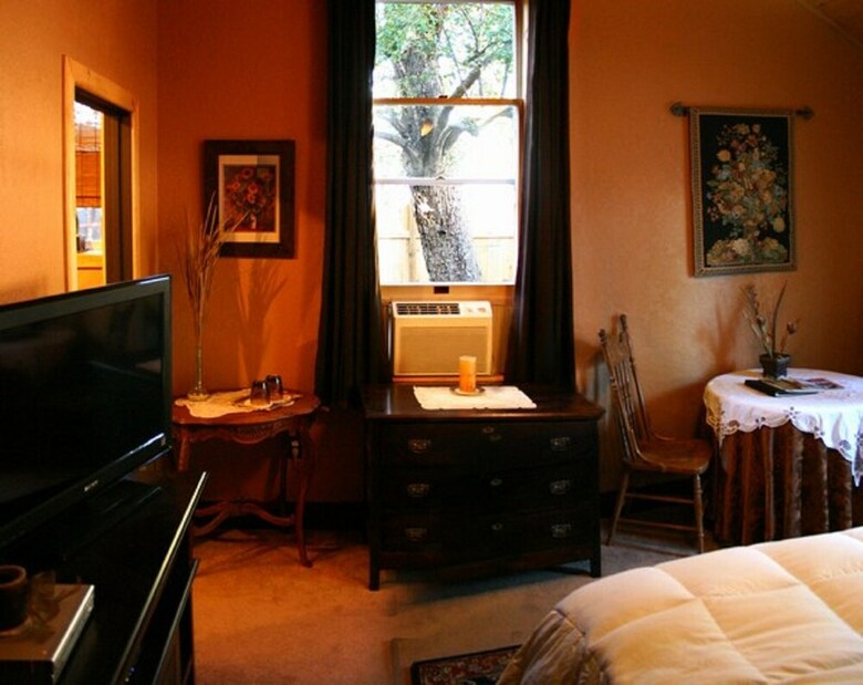 Hotel Weaverville Whitmore Inn