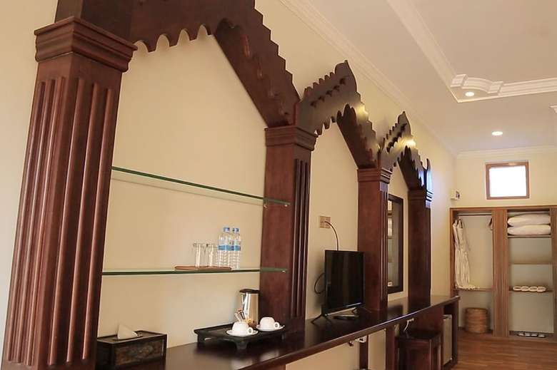 Famous Hotel Bagan 2