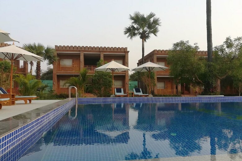 Famous Hotel Bagan 2