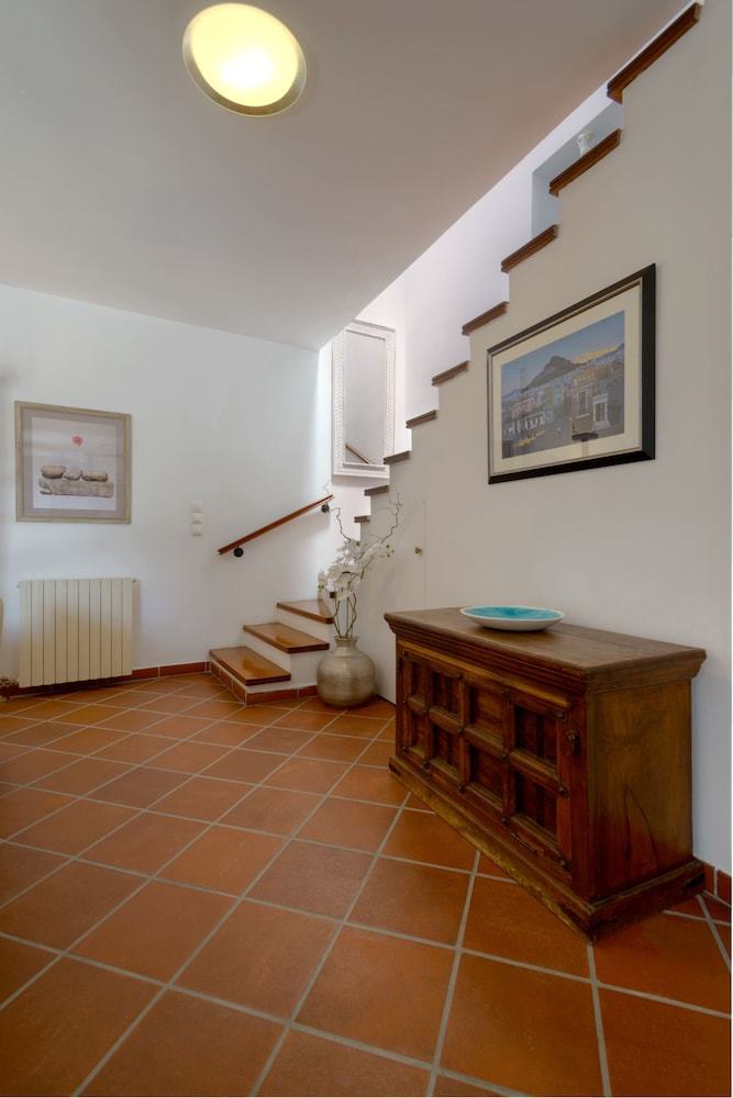 Apartamentos Traditional Res Next To Acropolis