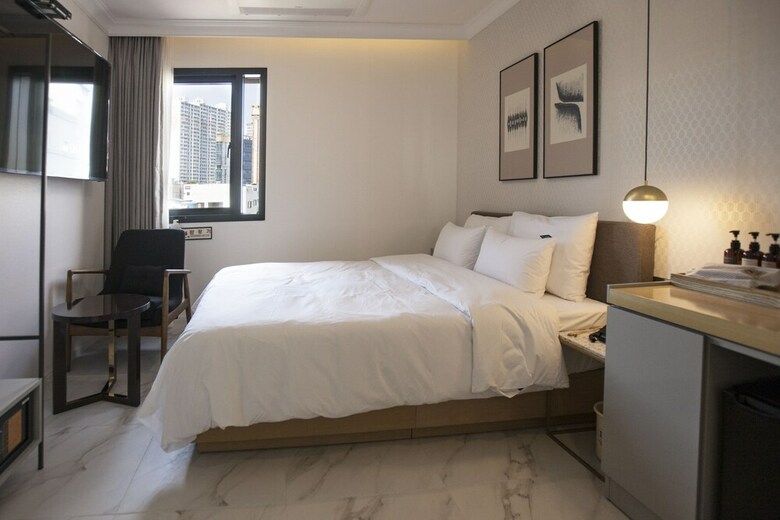 Busanjin Brown-dot Hotel