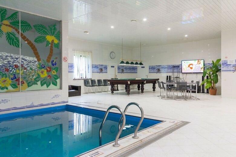 Hotel Oasis In Forest