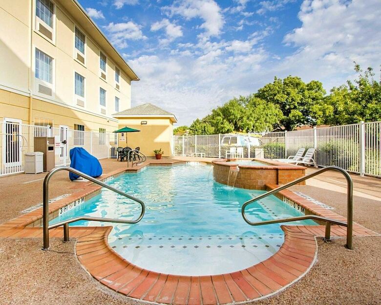 Hotel Comfort Suites