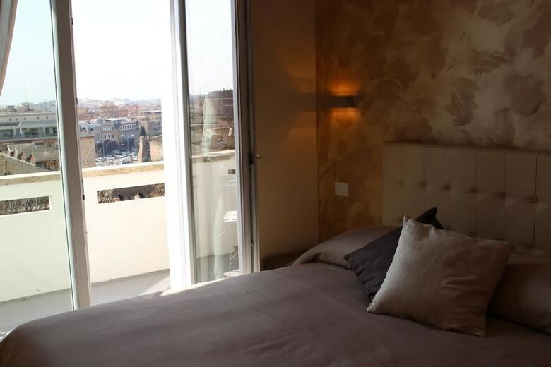 Hotel Windows On Rome