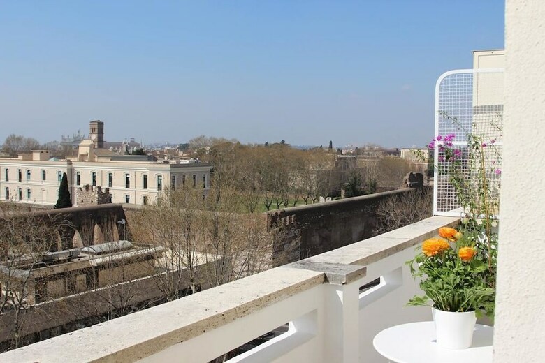 Hotel Windows On Rome