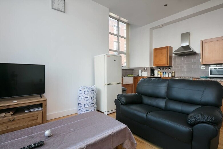Apartment 33