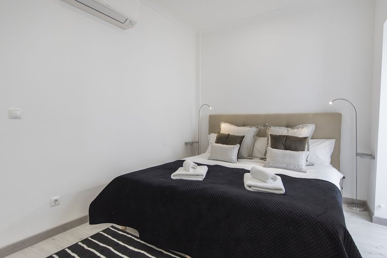 Apartamentos Principe Real Elegant Flat With Terrace