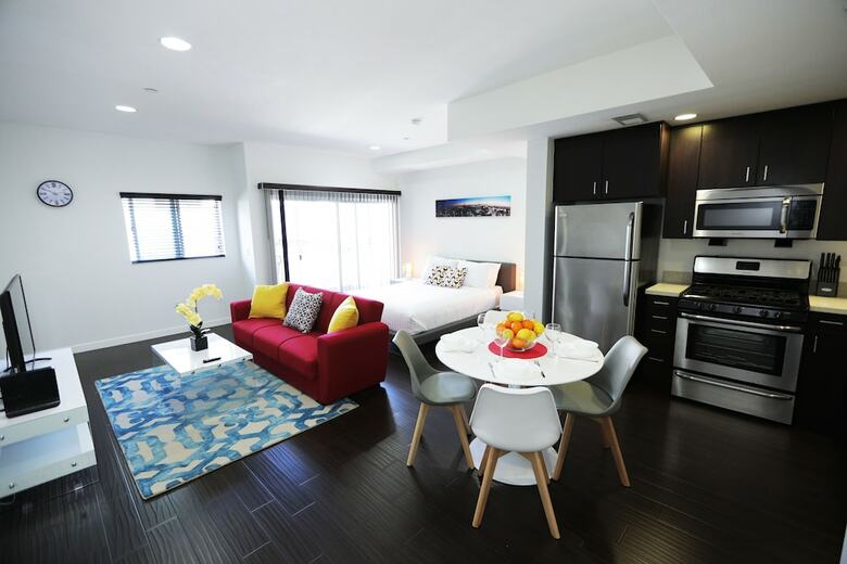 Aparthotel Hollywood Urban Residences