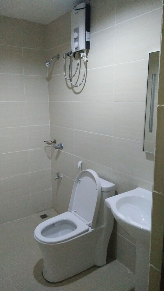 Meaco Royal Hotel-batangas City