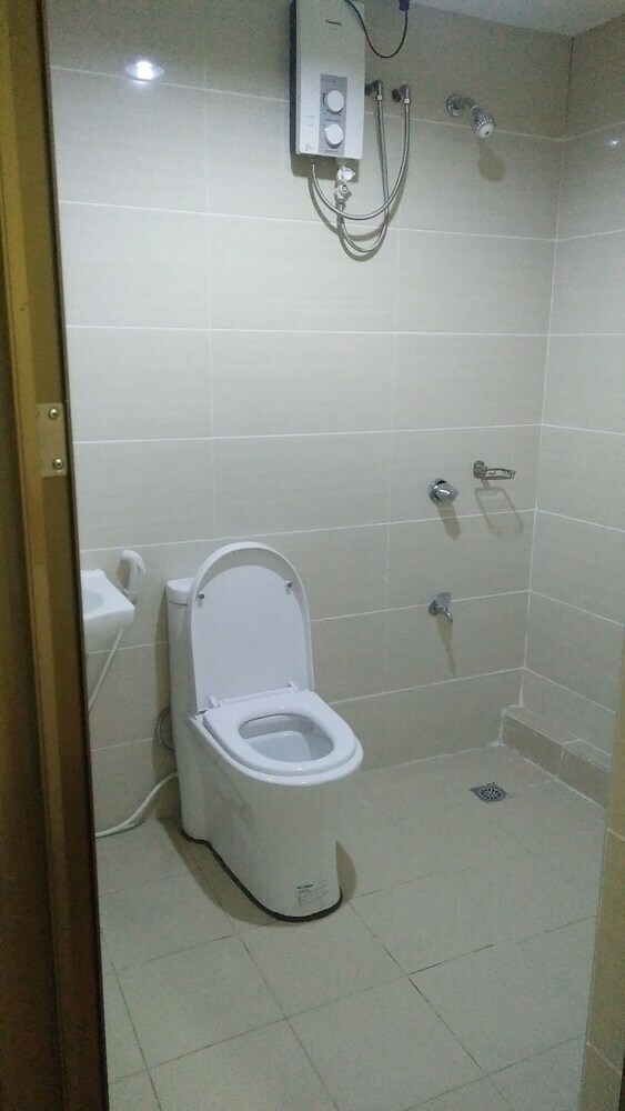 Meaco Royal Hotel-batangas City