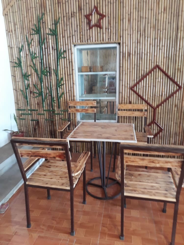 Hotel Tamcoc White Swan Hostel