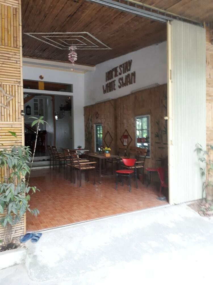 Hotel Tamcoc White Swan Hostel
