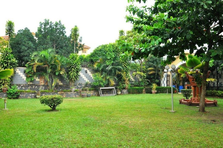 Evelyn Apartments