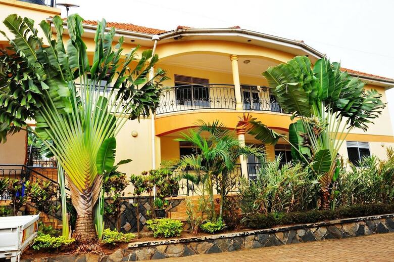 Evelyn Apartments