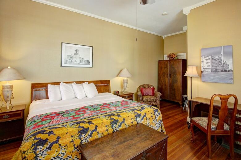 Bed & Breakfast Inn On The Riverwalk