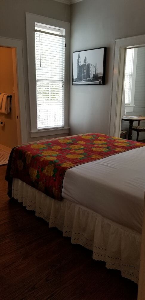 Bed & Breakfast Inn On The Riverwalk