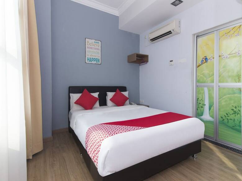 Oyo 445 Charisma Hotel