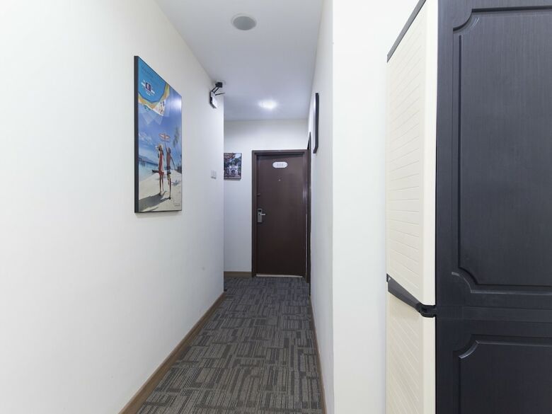 Oyo 445 Charisma Hotel